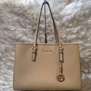 Micheal Kors purse